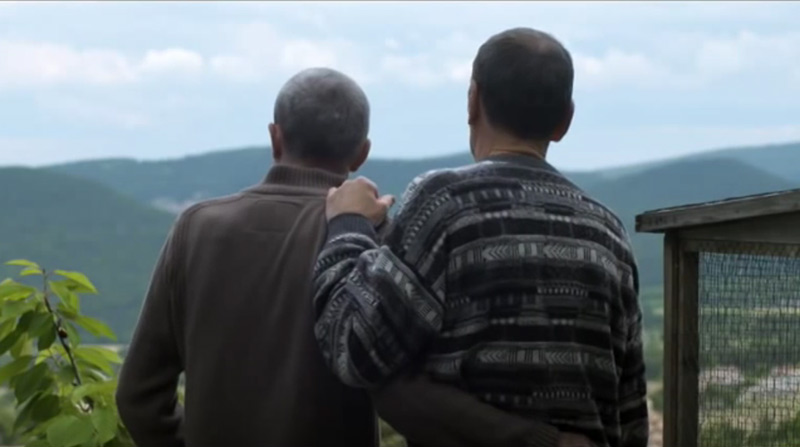 « Self-défense des minorités » : Après des vies de secret, les séniors gays toujours en quête de discrétion (VIDEO)