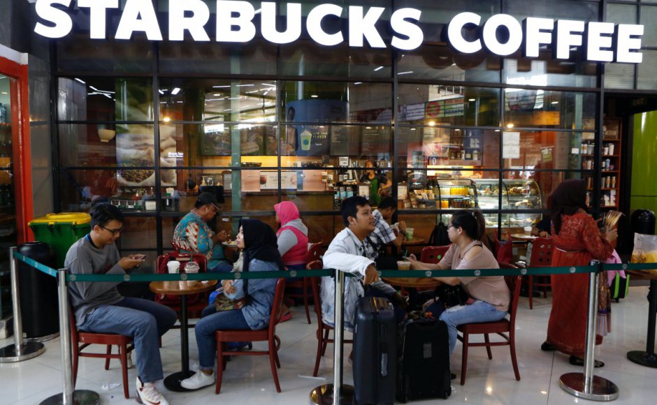 Après la Malaisie, des organisations islamiques indonésiennes appellent au boycott de Starbucks accusé d'être pro-LGBT