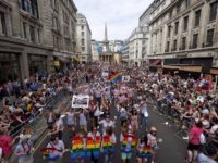 London Pride : Plus d'un million de personnes pour délivrer « un message d'espérance, d'activisme et d'amour » (VIDEOS)