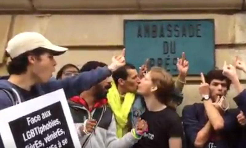 Act Up-Paris exprime sa colère après l'autorisation des « thérapies de conversion » au Brésil (VIDEOS)