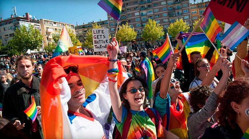 Kosovo : première « Pride » dans les rues de Pristina et déferlement de  haine sur les réseaux sociaux - Association STOP HOMOPHOBIE | Information -  Prévention - Aide aux victimes