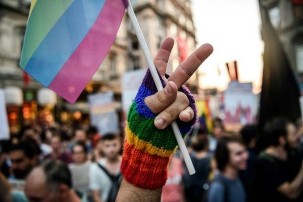 Turquie : des associations déposent plainte après l'interdiction de rassemblement culturel LGBTI