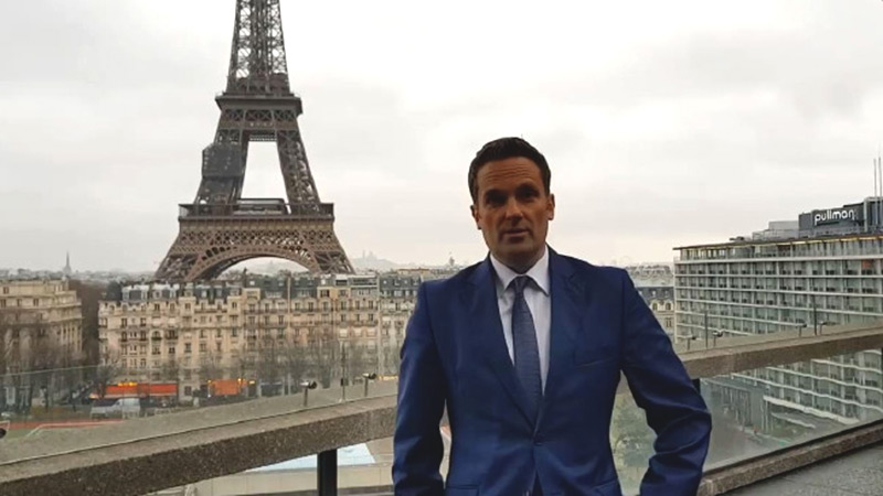 L'ambassadeur d'Australie en France demande la main de son compagnon : « HE SAID YES ! » (VIDEO)