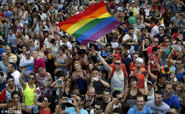 Mondial 2018 en Russie : les drapeaux arc-en-ciel autorisés en dépit de la loi réprimant la « propagande homosexuelle »
