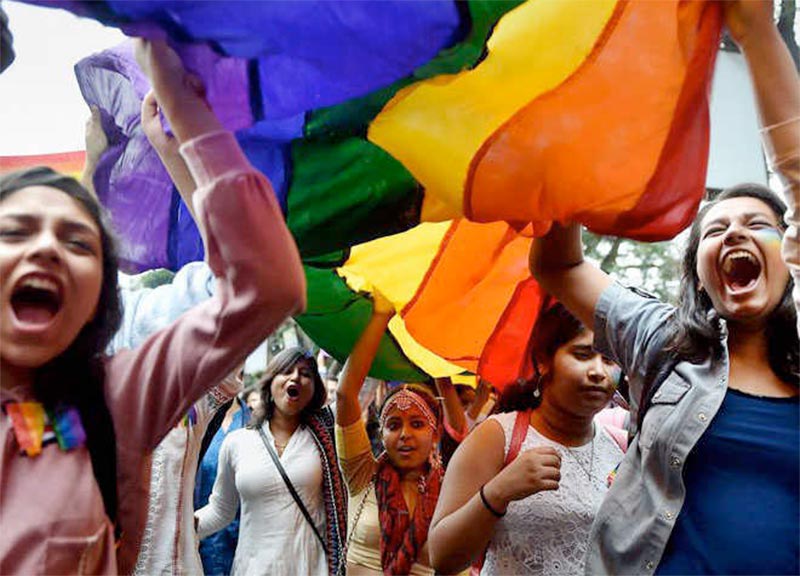La Cour suprême indienne annonce un réexamen de la validité de la loi qui criminalise l'homosexualité