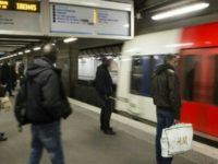Un couple d'adolescentes agressé en bande dans le RER A : « Putain de lesbiennes, vous baisez ? »