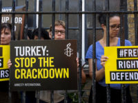 Turquie : le mouvement LGBTI réprimé, les défenseurs des droits humains poussés vers la clandestinité