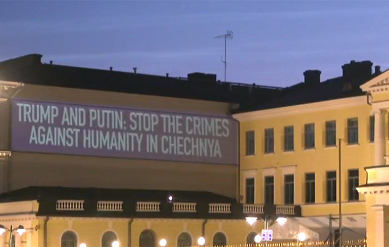 Sommet Trump-Poutine à Helsinki : Des militants d'HRC dénoncent les persécutions anti-LGBT en Tchétchénie (VIDEO)