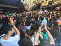 Turquie : La pride d'Istanbul dispersée à coups de gaz lacrymo, usage de chiens et matraquage (VIDEOS)