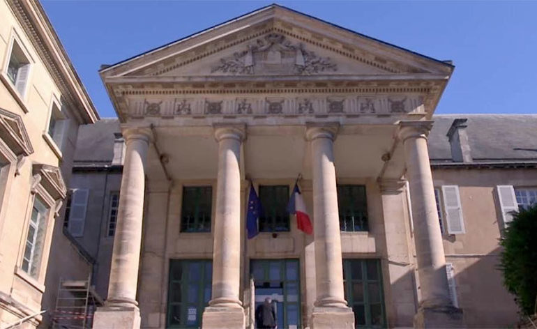 Deux Lettons condamnés à six et douze mois de prison ferme pour l'agression d'un couple gay à Poitiers