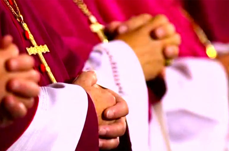 Le pape François s'inquiète d'une « mode » de l'homosexualité et appelle l'Eglise à la vigilance