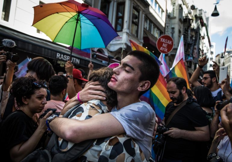 Istanbul : la Marche des fiertés violemment dispersée pour la 5e année consécutive (VIDEO)