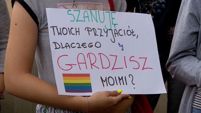 Pologne : Appel à la démission de l'archevêque de Cracovie après ses propos qualifiant les LGBT de « peste arc-en-ciel » (VIDEO)