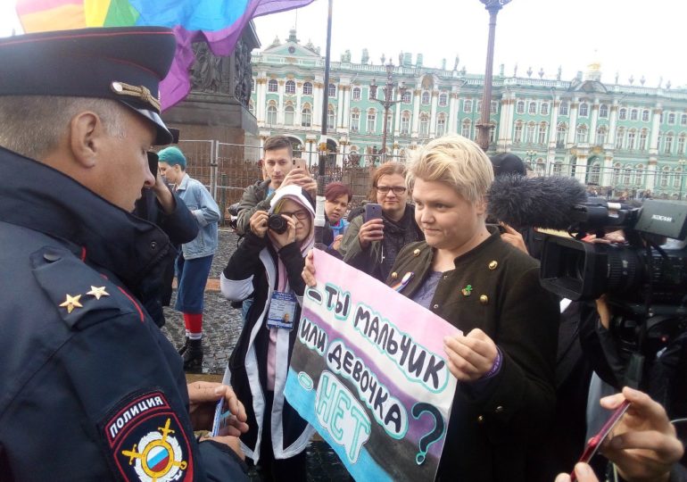 Russie : Des militants LGBT arrêtés lors d'une marche « non autorisée » des Fiertés à Saint-Pétersbourg