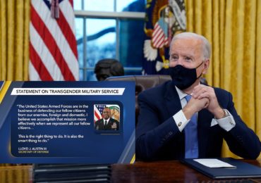 Joe Biden annule l’interdiction de Trump faite aux personnes transgenres de servir dans l’armée