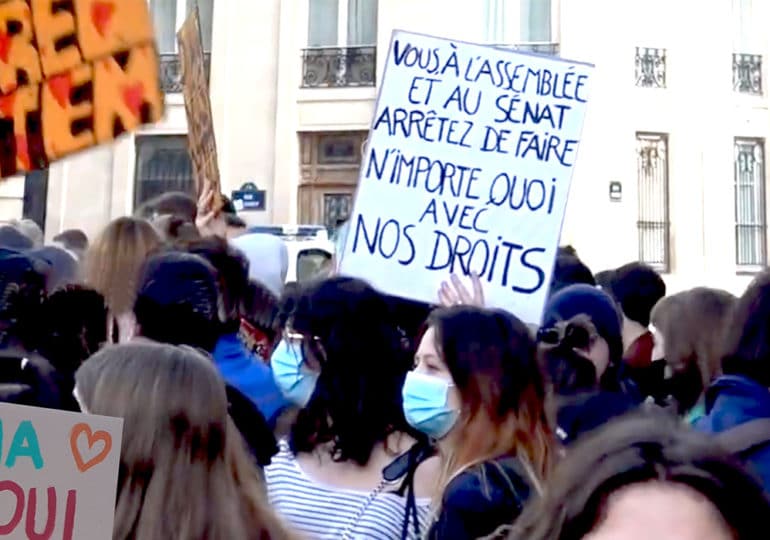 Plusieurs centaines de personnes rassemblées à Paris pour mettre en garde contre une PMA « au rabais »