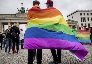 Allemagne : Défiant le Vatican, prêtres, diacres et volontaires organisent des cérémonies de mariage ouvertes « à tous ceux qui s’aiment »