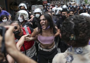 Marche des fiertés à Istanbul : une vingtaine de manifestants interpellés dont un photographe de l'AFP