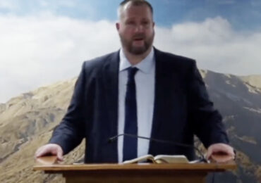 Quand un pasteur baptiste « se réjouit » de la fusillade lgbtphobe qui a fait 5 morts au Colorado