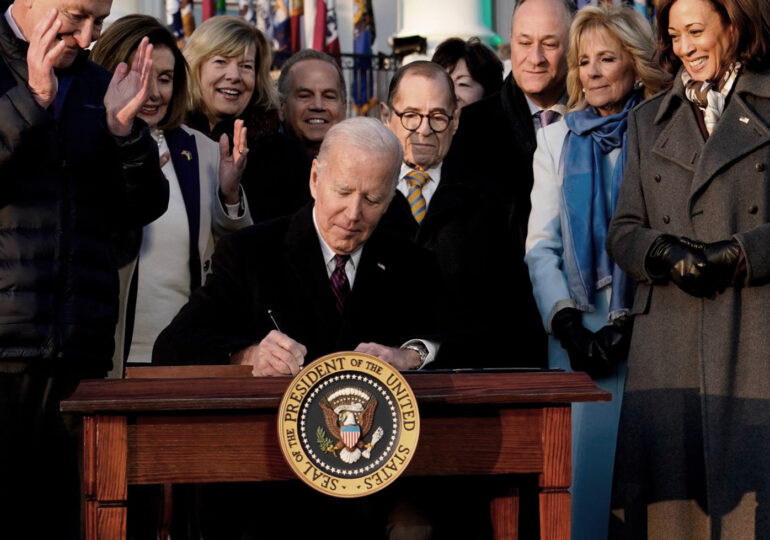 États-Unis : Joe Biden promulgue la loi protégeant le mariage égalitaire dans tout le pays