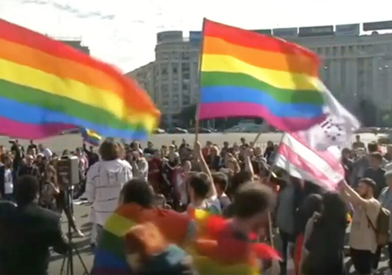 La Roumanie condamnée par la CEDH pour « absence de reconnaissance légale des relations entre personnes de même sexe »