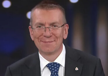 Le nouveau président letton, Edgars Rinkevics, devient le premier chef d'État européen ouvertement gay