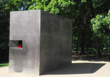 Profanation du Mémorial berlinois aux victimes homosexuels du nazisme