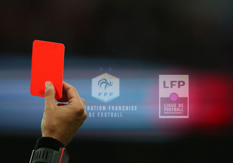 Homophobie dans le football : Le collectif Rouge Direct cesse ses activités et dénonce « la démission » de l’État