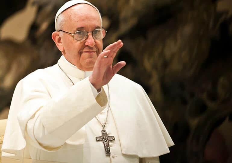 Le Vatican approuve le baptême pour les personnes transgenres et enfants de couples homosexuels