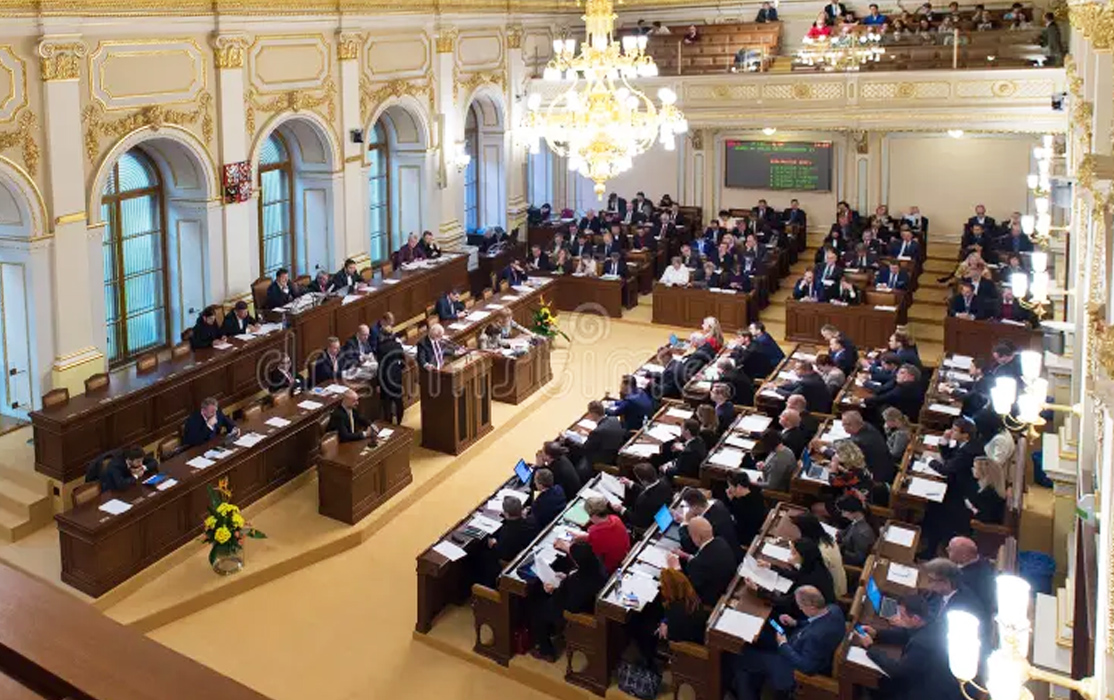 Le Parlement tchèque rejette le mariage pour tou.te.s au profit d’une « union civile optimisée »