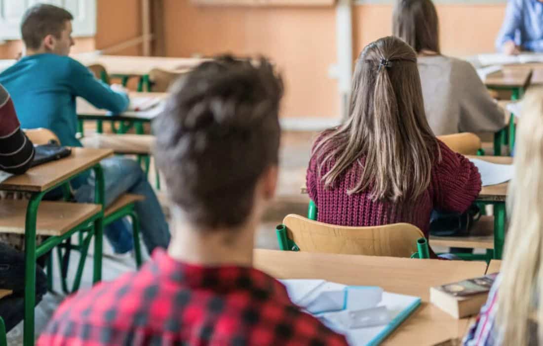 Étude : les (cyber)violences de genre touchent davantage les filles et les élèves LGBT+ dans les collèges et lycées franciliens