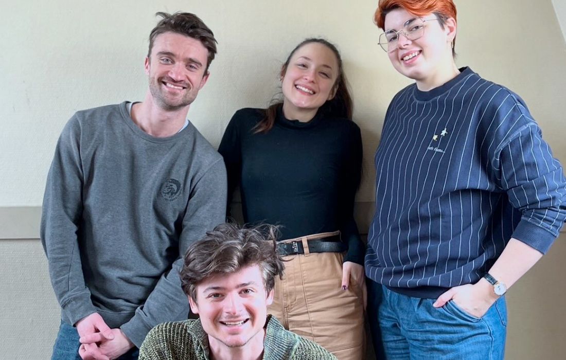 « Viens dehors » au Théâtre du Gouvernail : un premier cri du cœur pour la tolérance et l’acceptation de soi