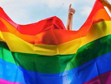 Réprimer, exclure, invisibiliser : l’histoire longue des violences homophobes en France