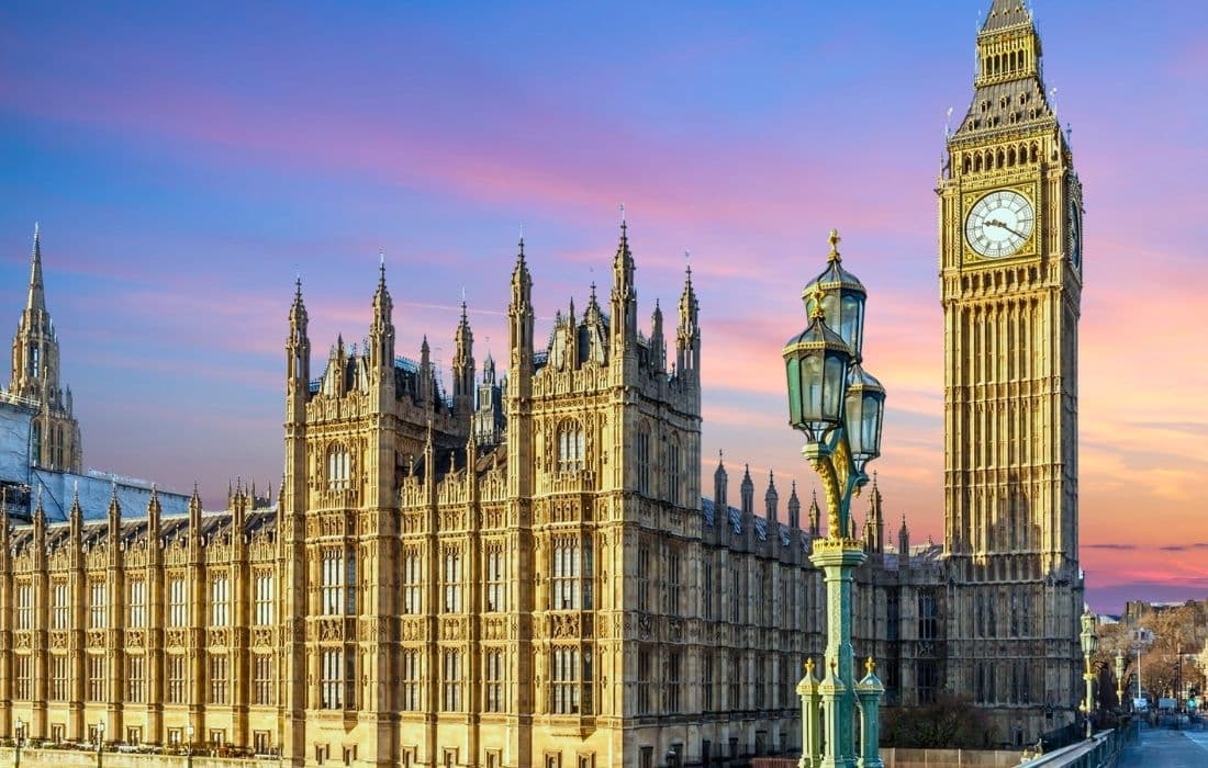 Royaume-Uni : les crimes anti-LGBT+ bientôt reconnus comme infractions aggravées