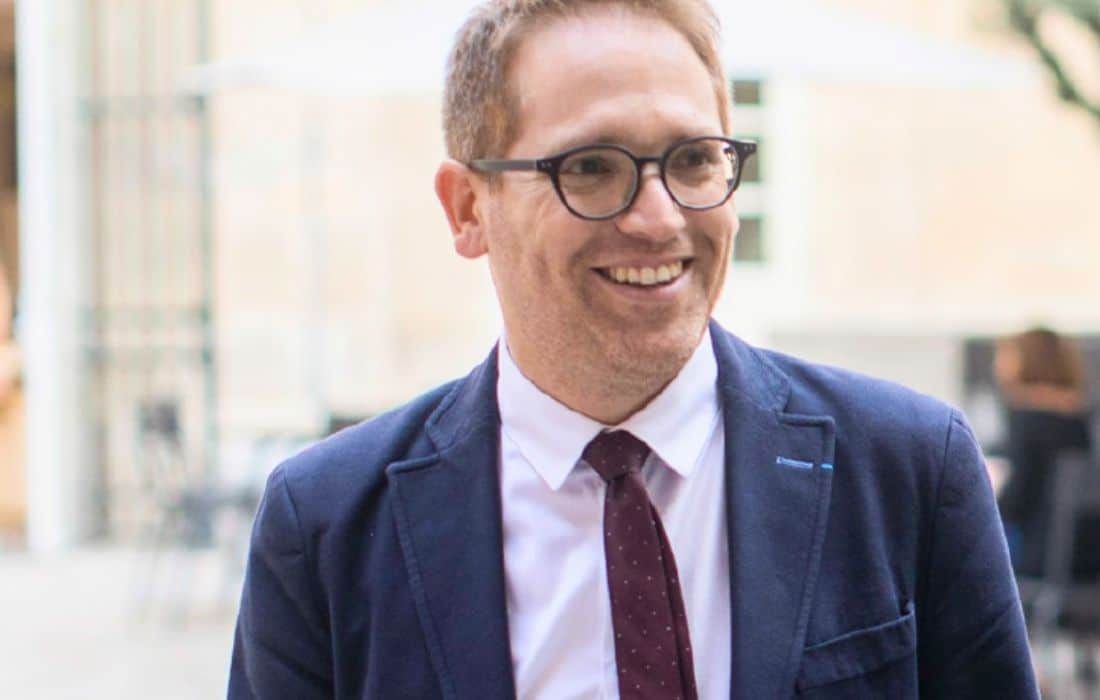 Municipales 2026 : soutien à Eddie Aït, maire de Carrières-sous-Poissy, visé par des insultes homophobes