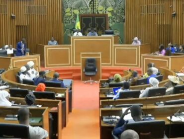Sénégal : le Parlement adopte une loi doublant les peines pour homosexualité