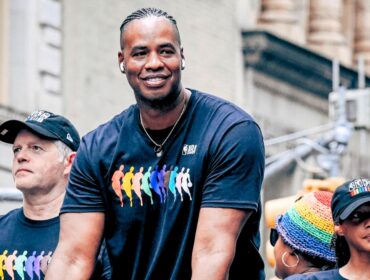 Hommage à Jason Collins, symbole de visibilité LGBTQ+ dans le sport