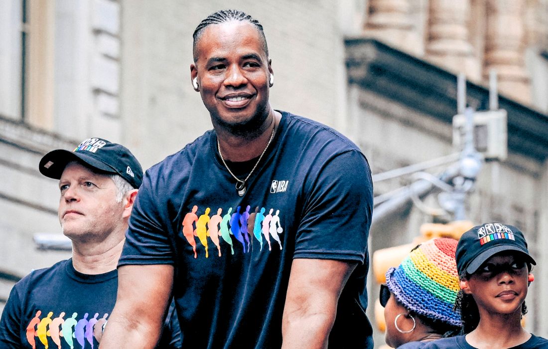Hommage à Jason Collins, symbole de visibilité LGBTQ+ dans le sport