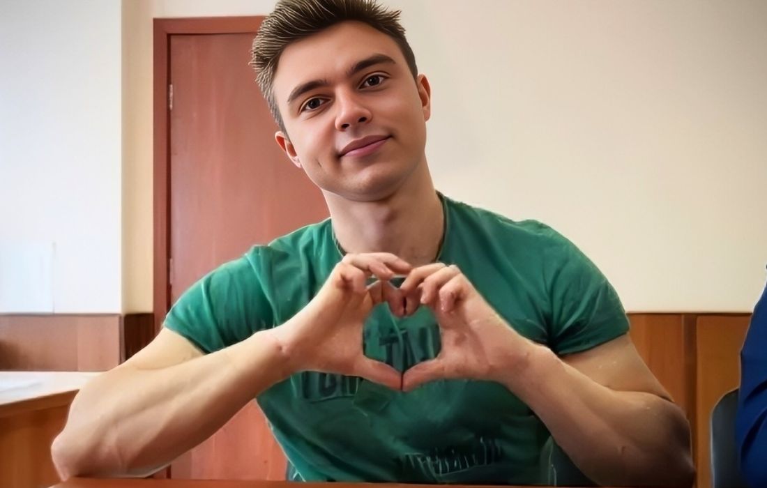 Russie : 10 jours de prison pour un T-shirt « LOVE » aux couleurs de l&rsquo;arc-en-ciel